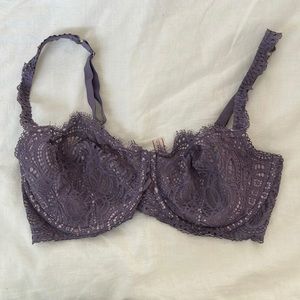 Victoria’s Secret bra 36DDD no padding/has underwire